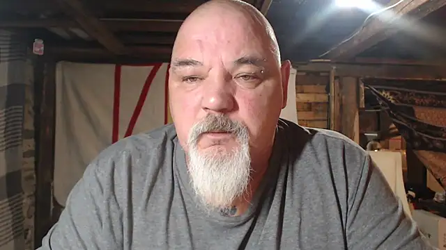 Newfiesausage1972 online show from 28, 2, 2026