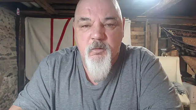 Newfiesausage1972 online show from 3, 3, 2026