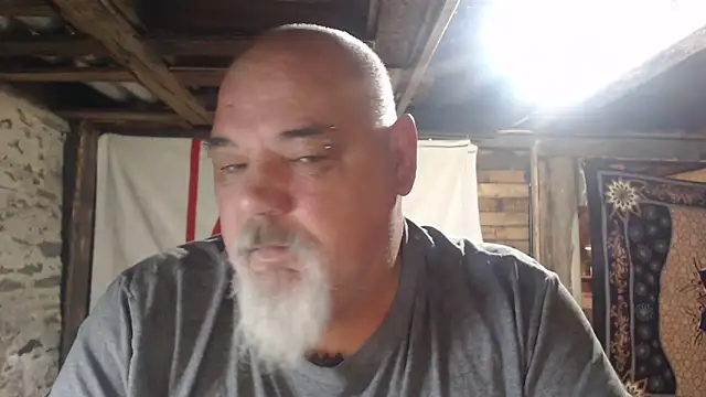 Newfiesausage1972 online show from 12, 4, 2026