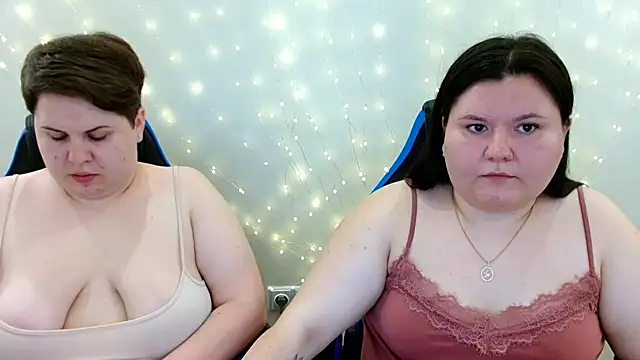 Snapshot of BeckyAndHellen chatting on 16, 7, 2026 BeckyAndHellen online show from 16, 7, 2026