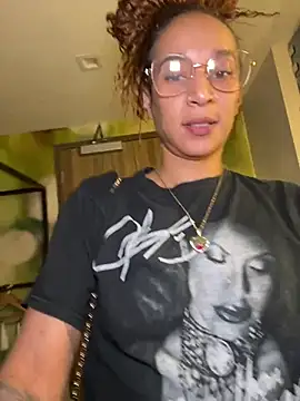 Snapshot of Shuggabutt chatting on 25, 4, 2026 Shuggabutt online show from 25, 4, 2026