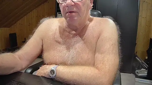 Snapshot of biggandybig chatting on 8, 10, 2025 biggandybig online show from 8, 10, 2025