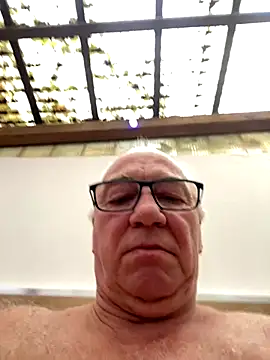 Snapshot of biggandybig chatting on 9, 10, 2025 biggandybig online show from 9, 10, 2025