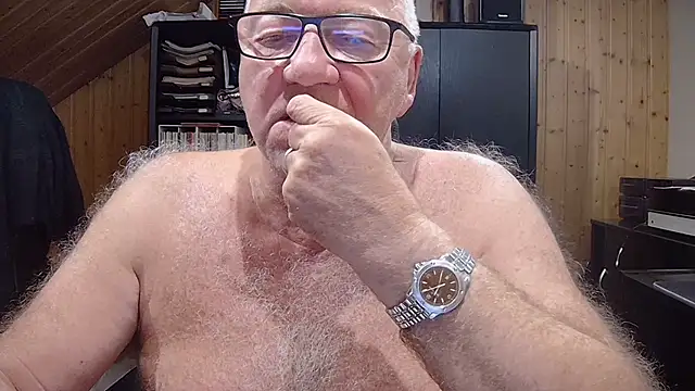 Snapshot of biggandybig chatting on 23, 10, 2025 biggandybig online show from 23, 10, 2025