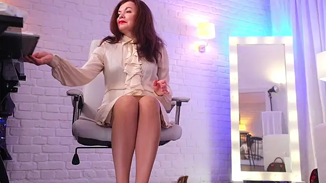 Nylon Legs online show from 3, 12, 2025