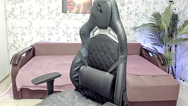 Eva Rosec online show from 19, 12, 2024