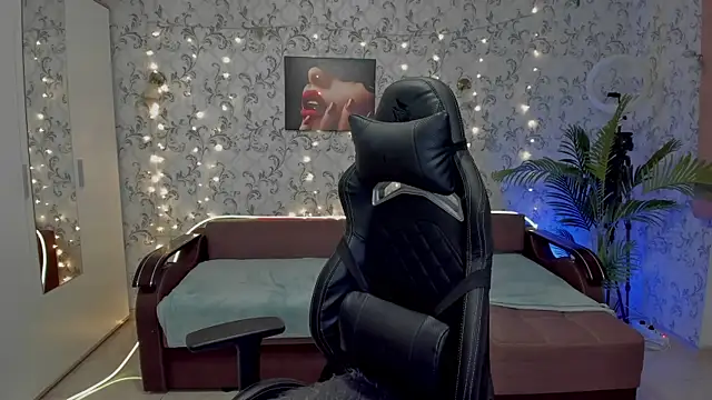 Eva Rosec online show from 25, 12, 2024