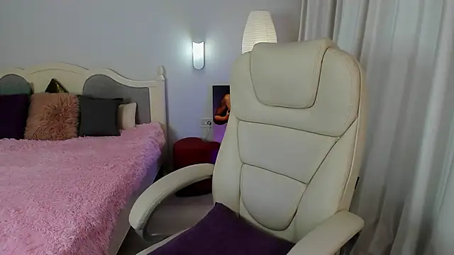 Eva Rosec online show from 18, 1, 2025