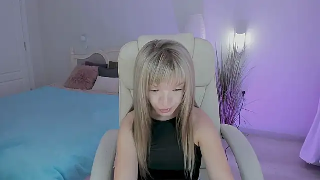 Eva Rosec online show from 13, 9, 2025