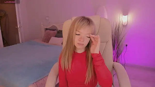 Eva Rosec online show from 19, 9, 2025