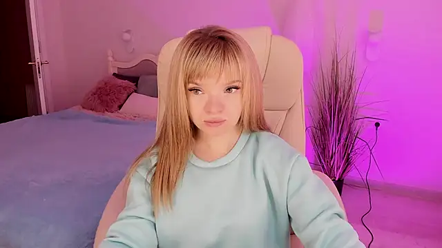 Eva Rosec online show from 15, 11, 2025