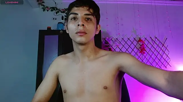 Snapshot of justin_alexxx chatting on 4, 12, 2024 justin alexxx online show from 4, 12, 2024