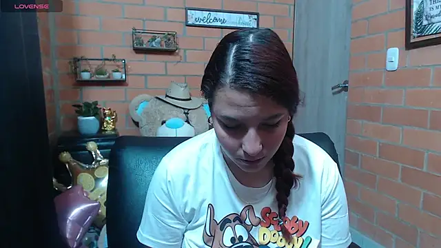 Snapshot of alexia_87 chatting on 28, 9, 2025 alexia 87 online show from 28, 9, 2025