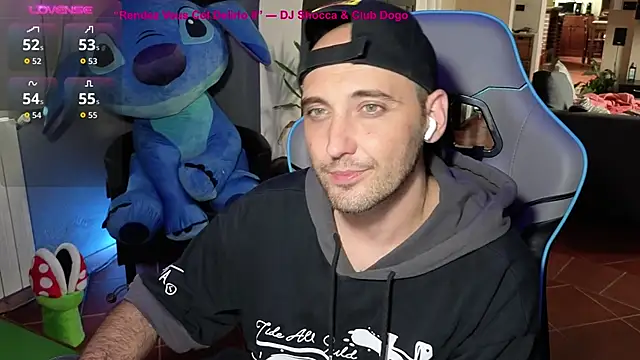 Snapshot of Gil_gamesh90 chatting on 8, 9, 2025 Gil gamesh90 online show from 8, 9, 2025