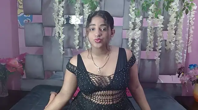 Snapshot of Sofia_Hernandez_ chatting on 14, 12, 2024 Sofia Hernandez  online show from 14, 12, 2024