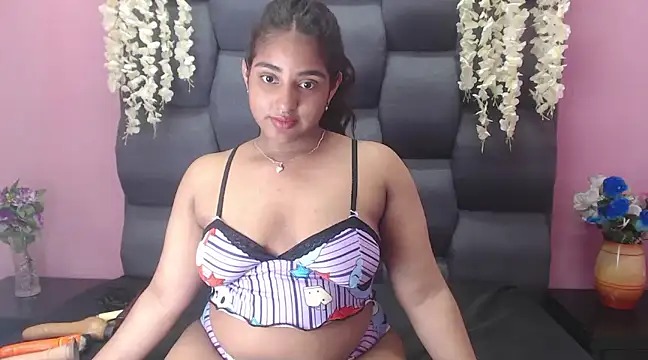 Snapshot of Sofia_Hernandez_ chatting on 1, 2, 2025 Sofia Hernandez  online show from 1, 2, 2025