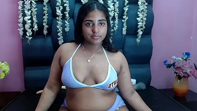 Snapshot of Sofia_Hernandez_ chatting on 19, 2, 2025 Sofia Hernandez  online show from 19, 2, 2025