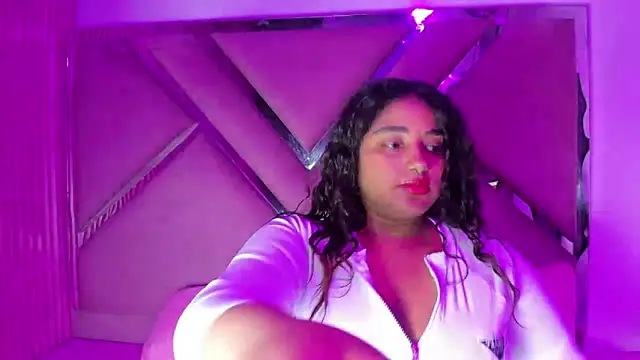 Snapshot of Sofia_Hernandez_ chatting on 25, 10, 2025 Sofia Hernandez  online show from 25, 10, 2025