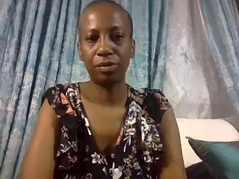 Snapshot of AfricanPrincesss2 chatting on 3, 12, 2024 AfricanPrincesss2 online show from 3, 12, 2024