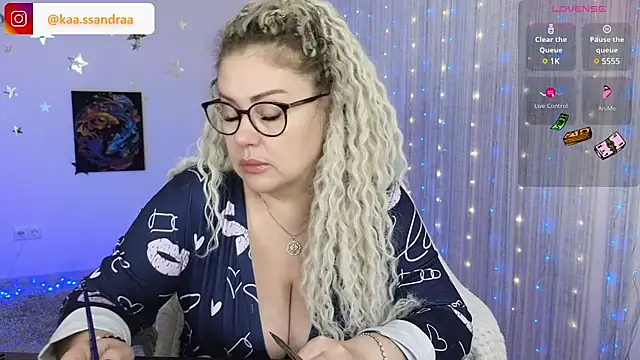 misskaassandraa online show from 22, 12, 2024