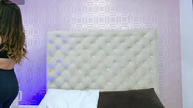 Sara Desire online show from 9, 9, 2025