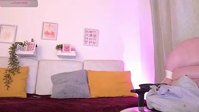 Snapshot of Malka_Burning chatting on 27, 6, 2026 Malka Burning online show from 27, 6, 2026