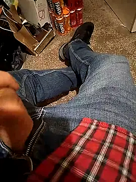 A man in public online show from 27, 11, 2025