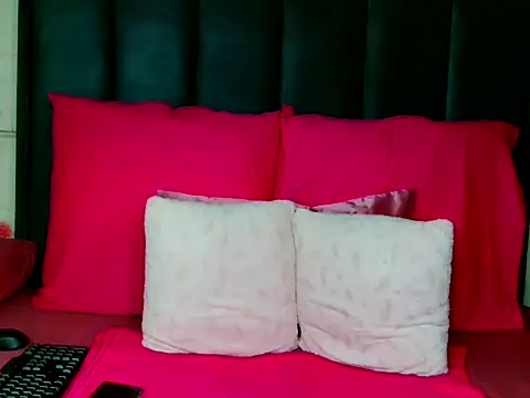 Kiaralane xx online show from 5, 11, 2025