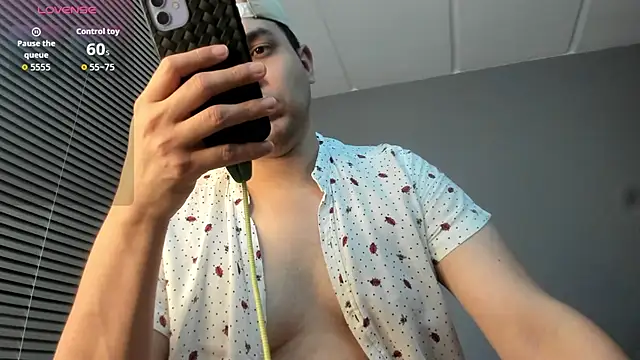 Latin boy surprisee online show from 25, 6, 2026