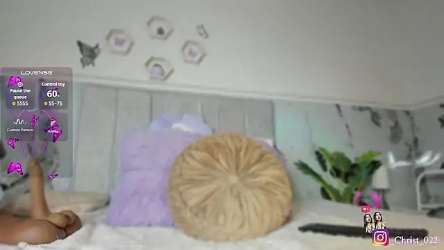 christal cutee online show from 8, 3, 2026