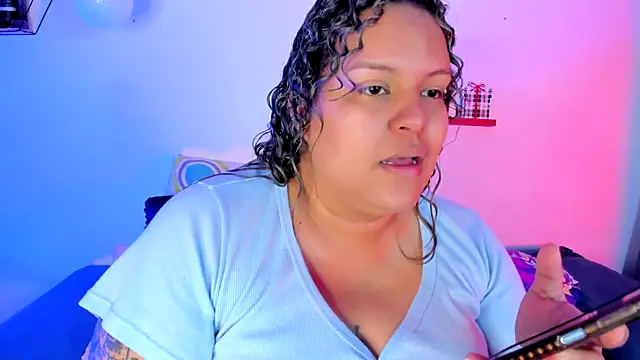 Snapshot of monicabbw_ chatting on 5, 1, 2025 monicabbw online show from 5, 1, 2025