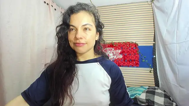 Snapshot of rosse_2504 chatting on 17, 5, 2026 rosse 2504 online show from 17, 5, 2026