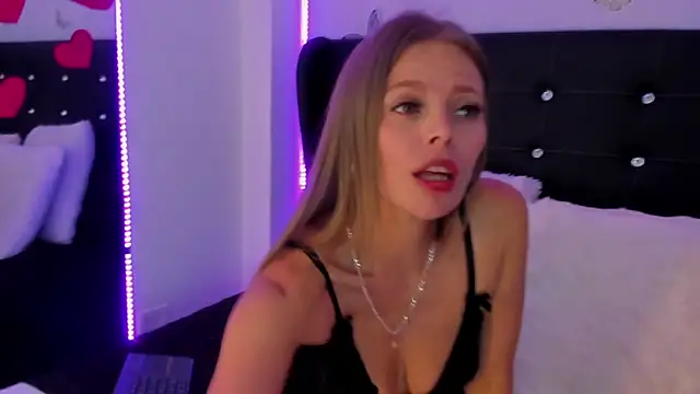 Laurablue online show from 25, 2, 2025