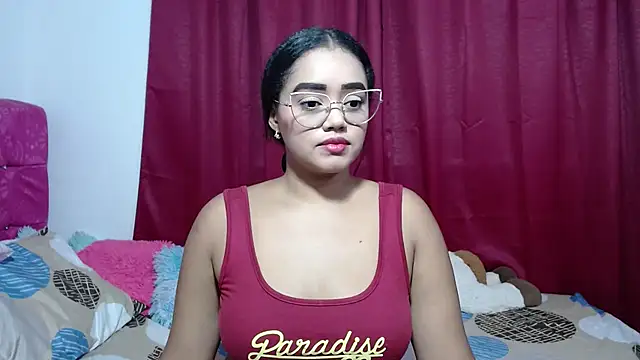 Snapshot of kiara_milf_ chatting on 1, 4, 2026 kiara milf online show from 1, 4, 2026