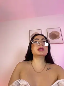 Snapshot of Mia_222 chatting on 8, 5, 2026 Mia 222 online show from 8, 5, 2026