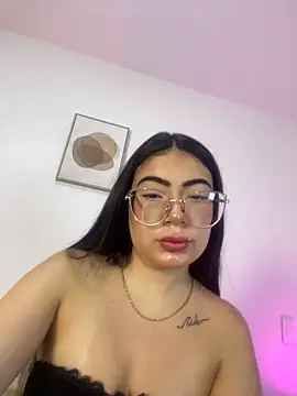 Snapshot of Mia_222 chatting on 4, 6, 2026 Mia 222 online show from 4, 6, 2026
