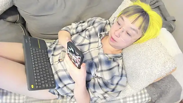 Snapshot of luxgray chatting on 22, 2, 2026 luxgray online show from 22, 2, 2026