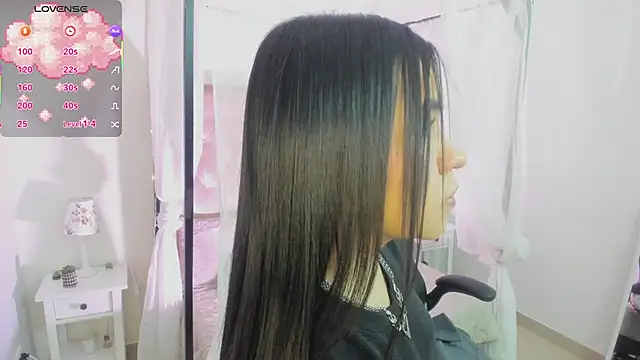 Snapshot of Hanna__Becker_ chatting on 21, 11, 2025 Hanna Becker online show from 21, 11, 2025