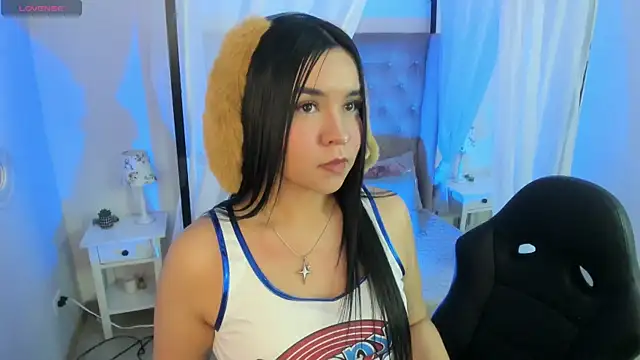 Snapshot of Hanna__Becker_ chatting on 15, 12, 2025 Hanna Becker online show from 15, 12, 2025