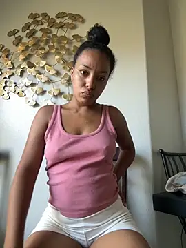 juicyyy323 online show from 5, 10, 2025