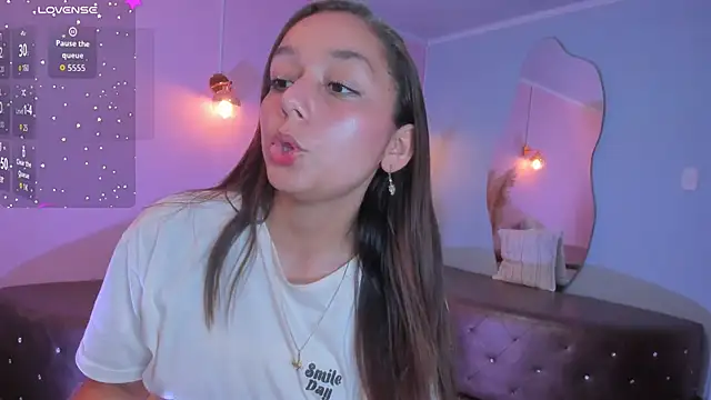 Snapshot of katy_sweet19 chatting on 23, 10, 2025 katy sweet19 online show from 23, 10, 2025