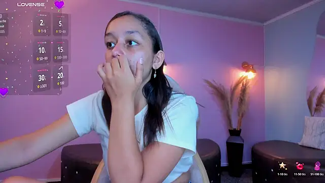 Snapshot of katy_sweet19 chatting on 8, 11, 2025 katy sweet19 online show from 8, 11, 2025