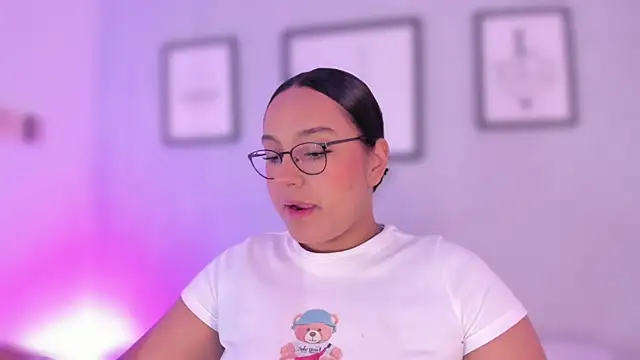ellamontoya online show from 31, 12, 2024