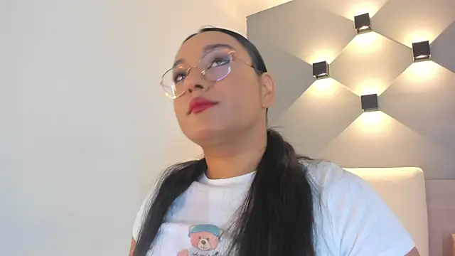 ellamontoya online show from 24, 10, 2025