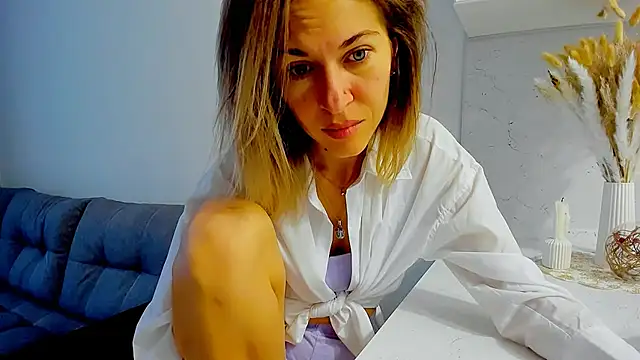 Mona Cruz online show from 13, 1, 2025