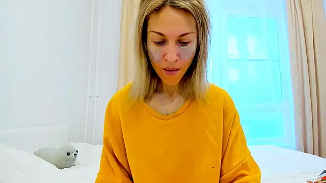 Mona Cruz online show from 3, 3, 2025