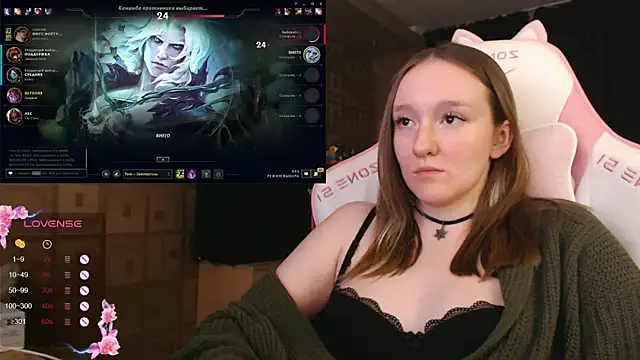 MoonlishSiren online show from 8, 9, 2025