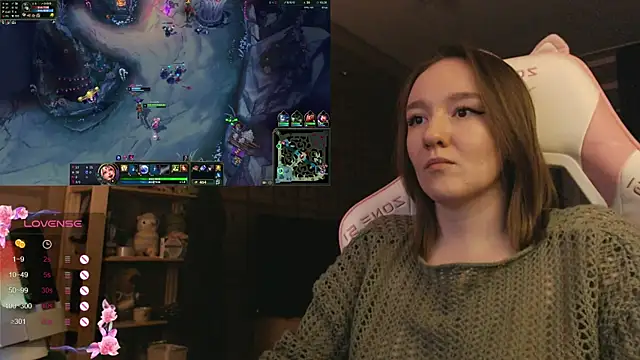 Snapshot of MoonlishSiren chatting on 5, 12, 2025 MoonlishSiren online show from 5, 12, 2025