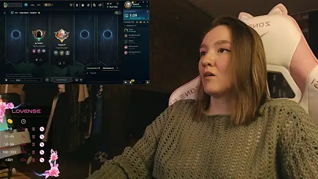 Snapshot of MoonlishSiren chatting on 15, 12, 2025 MoonlishSiren online show from 15, 12, 2025