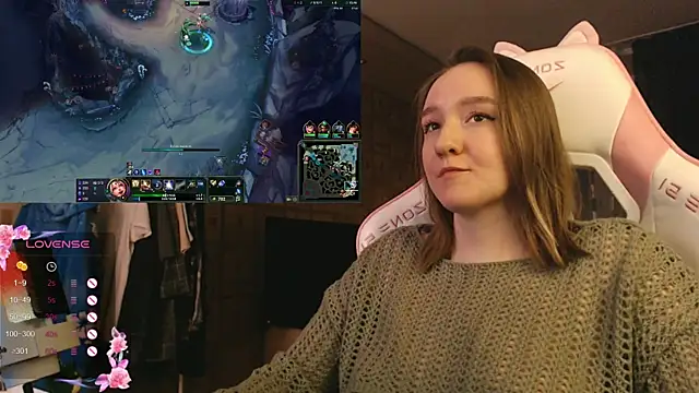 Snapshot of MoonlishSiren chatting on 17, 12, 2025 MoonlishSiren online show from 17, 12, 2025